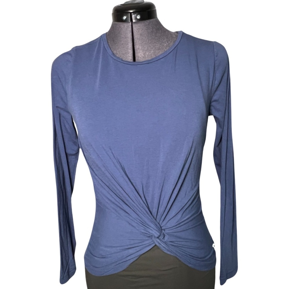 Gap women’s blue top size small